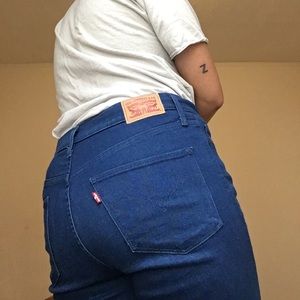 Dark Wash Levi’s 501s